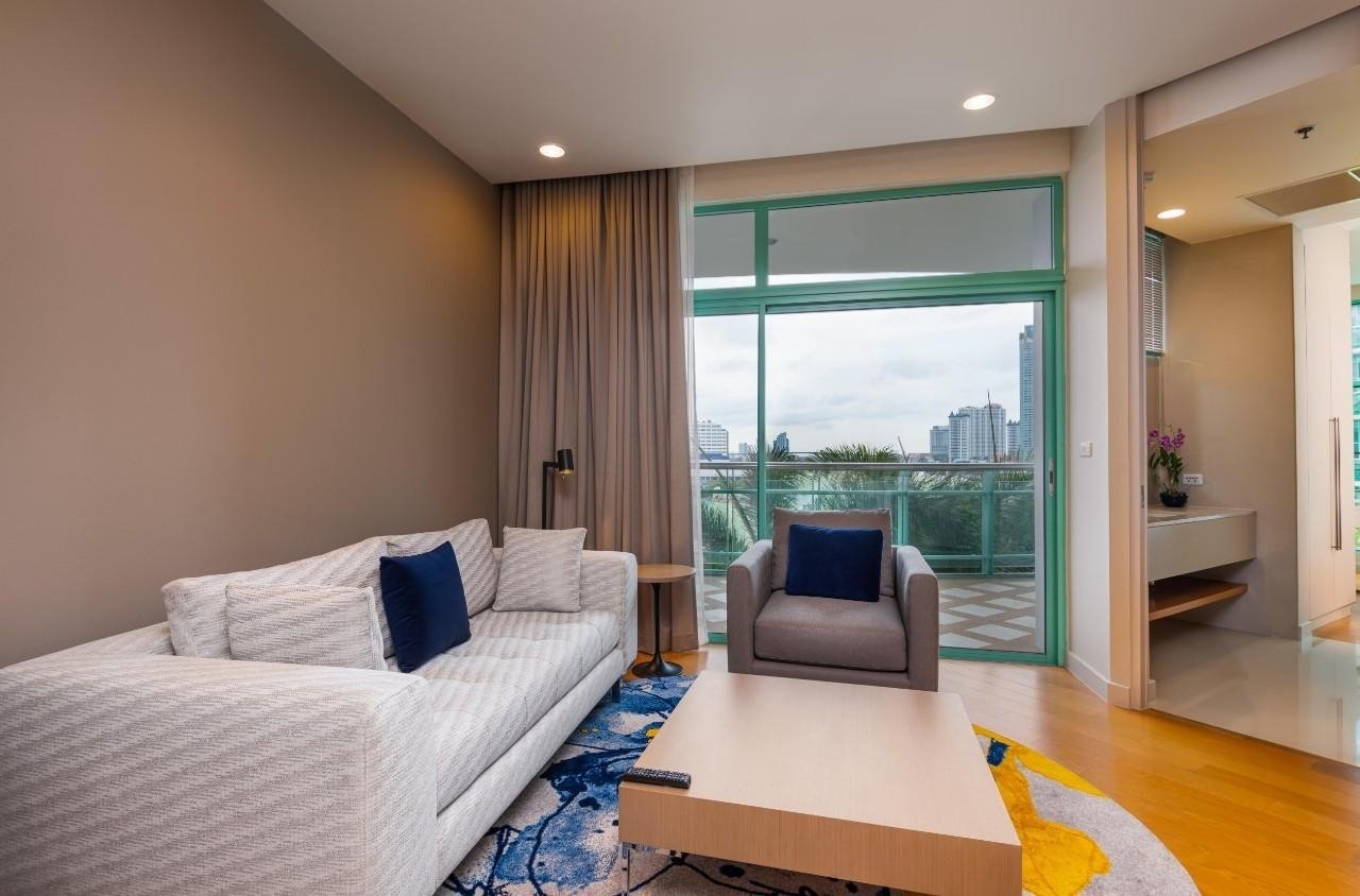 LTHC8699 – Chatrium Residence Riverside  FOR RENT 2 beds 2 baths size 170 Sq.M. near BTS Saphan Taksin station ONLY 100k/month