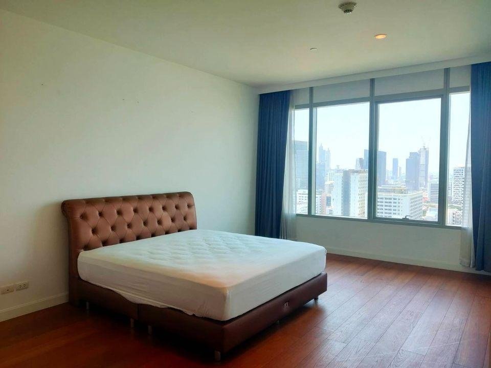 LTHC7586 – 185 Rajadamri FOR RENT 2 beds 2 baths Size 120 Sq.M.Near BTS Ratchadamri station ONLY 130k/Month