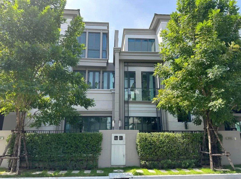 LTHC8947 – Detached House FOR RENT 8 beds 8 baths Size 488 Sq. M. Near BTS Udomsuk Station ONLY 150k/Month