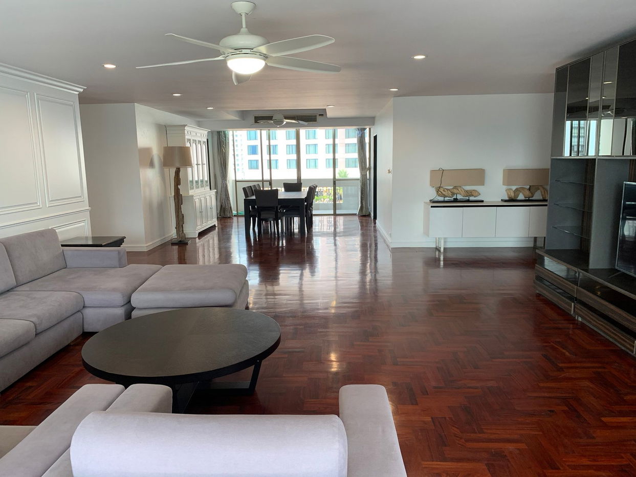 LTH8092 – Dera Mansion FOR RENT  3 beds 3 baths size 315 Sq.M. Near BTS Asoke Station ONLY 120k/month