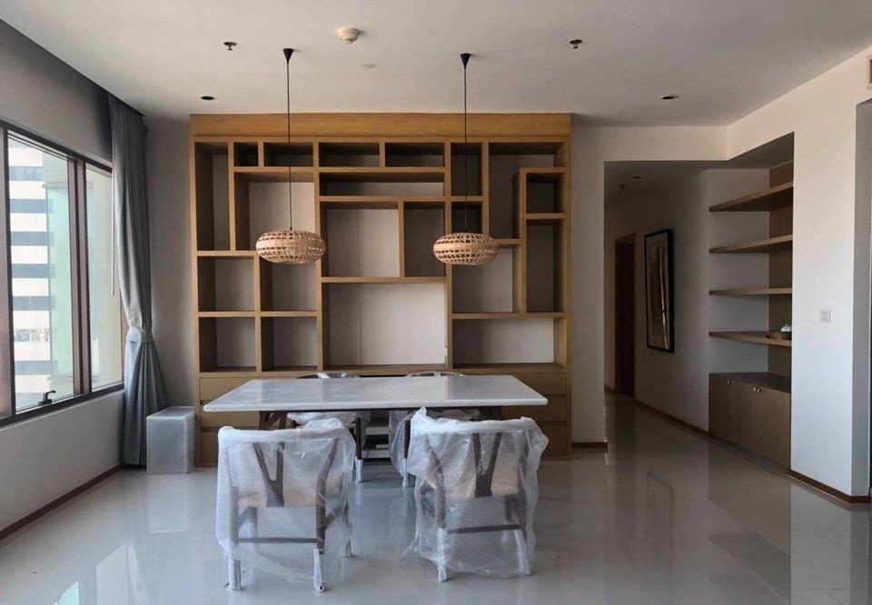 LTH2696- The Emporio Place FOR RENT 3 beds 4 baths size 165 Sq.M. Near BTS Phrom Phong station ONLY 120k/Month