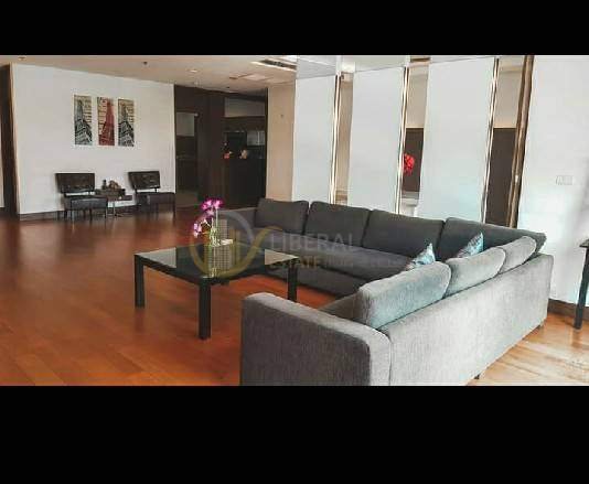 LTH1511 - Royal Residence Park at Wireless road FOR RENTย  4 beds 4 baths size 270 Sq.M. BTS Phloen Chit station ONLY 170,000 THB / month