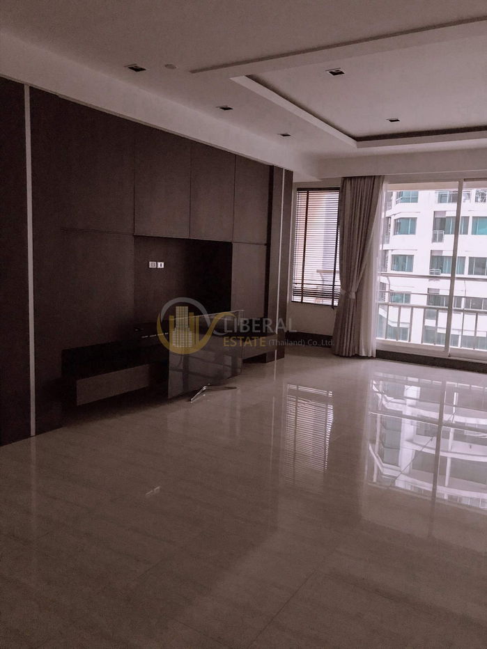 LTH2487 โ€“ Ideal 24 FOR RENT 4 beds 5 baths size 326 Sq.M. Near BTS Phrom Phong station ONLY 200k/Month