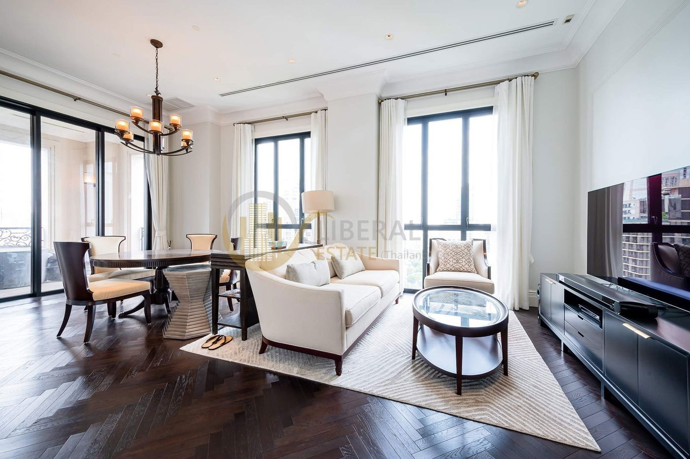 LTH1714 โ€“ 98 Wireless FOR RENT 2 beds 3 baths size 121 Sq.M. BTS Phloen Chit station ONLY 280k THB/Month