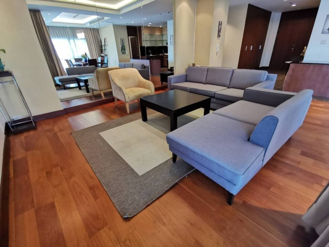 LTH6944 โ€“ Royal Residence Park FOR RENT 3 beds 3 baths Size 220 Sq.M.Near BTS Phloen Chit stations ONLY 120k/month