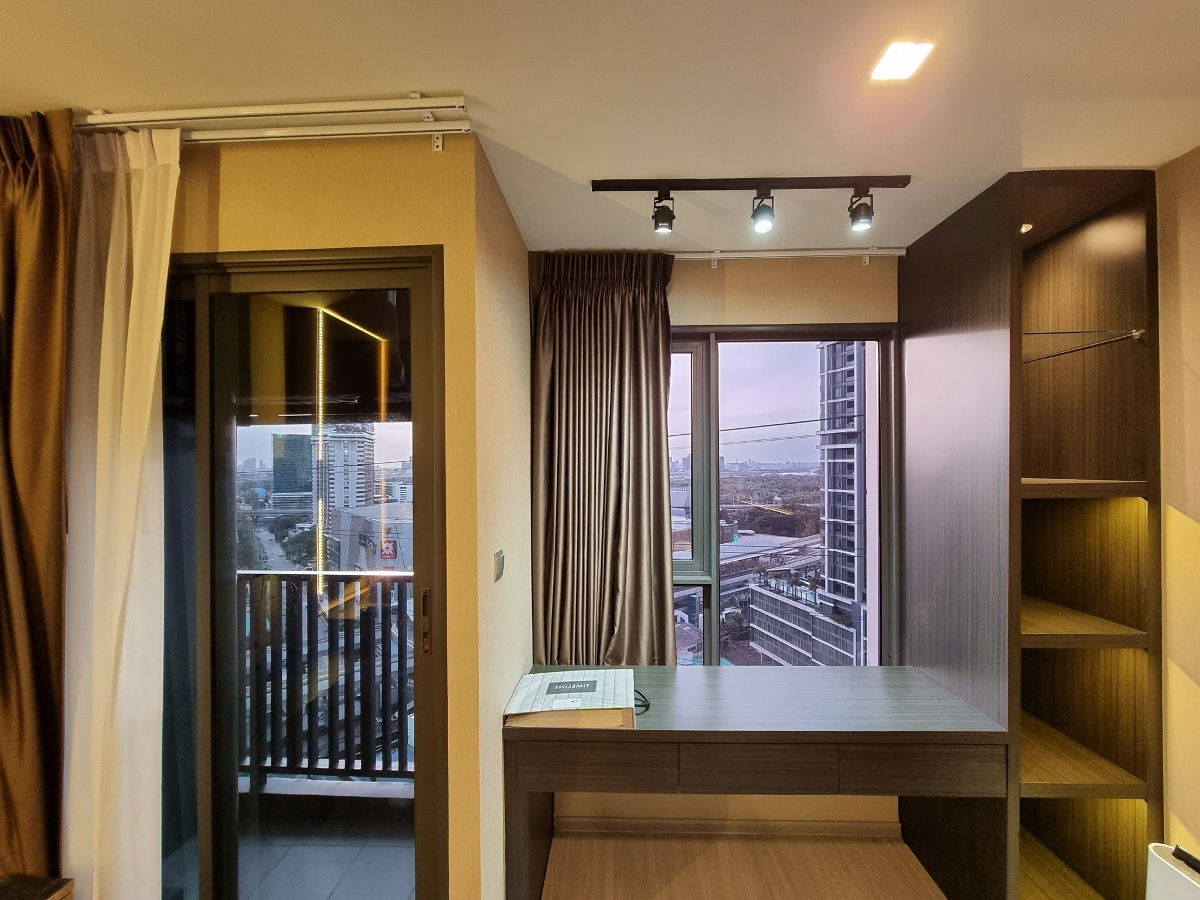 Nice Room!!!! Life Ladprao Close BTS Ladprao 0 m.💛💛 LineID : @Habitant (with@ Ahead)