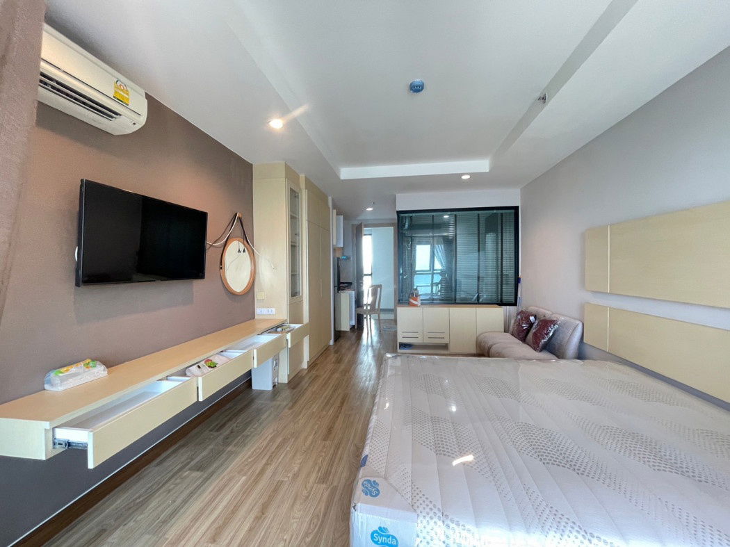 Condo for rent Ladda Plus good location fully furnished The heart of the city of Sriracha convenient to travel sea view