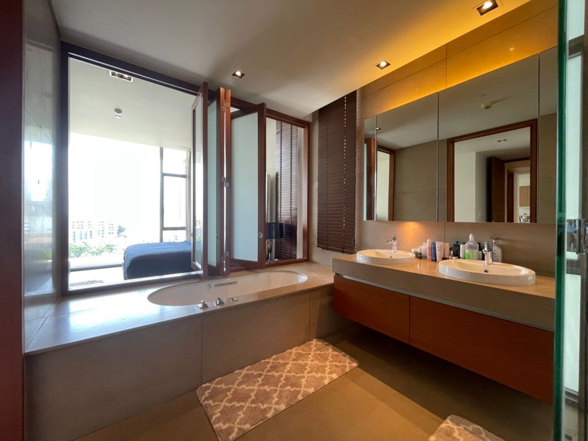 LTH9289 – Condo in Sathorn FOR RENT size 125 sq.m. 2 beds 2 baths near MRT Lumphini Station ONLY 109k/Month