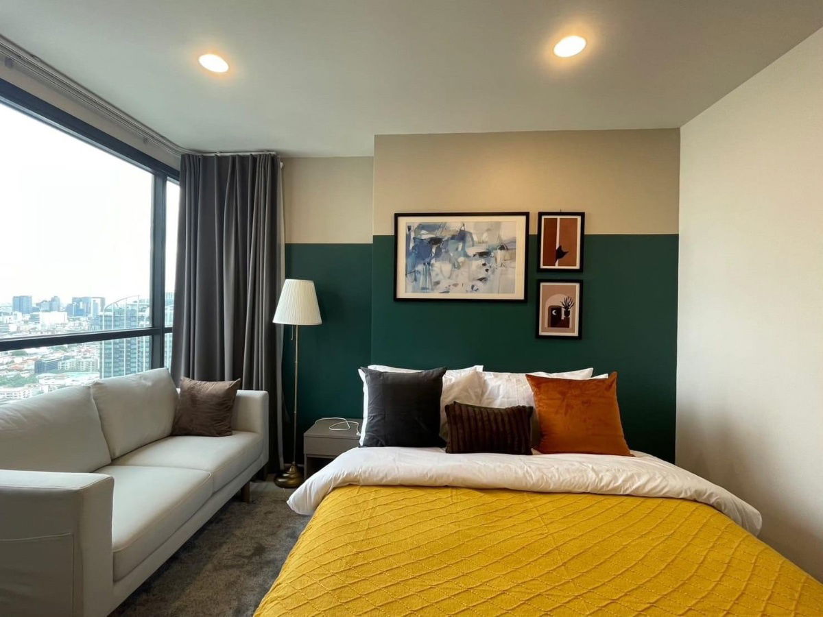 XT Huaikhwang: 30 sq m, 40th floor★full electrical appliances, 75 meters to MRT Huai Khwang.Beautiful common areas,rooftop pool, gym