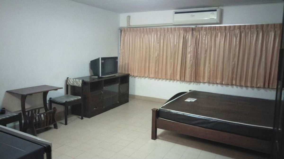 Popular condo Muangthongthani near panwaypiwat, central chaengwattana  impact