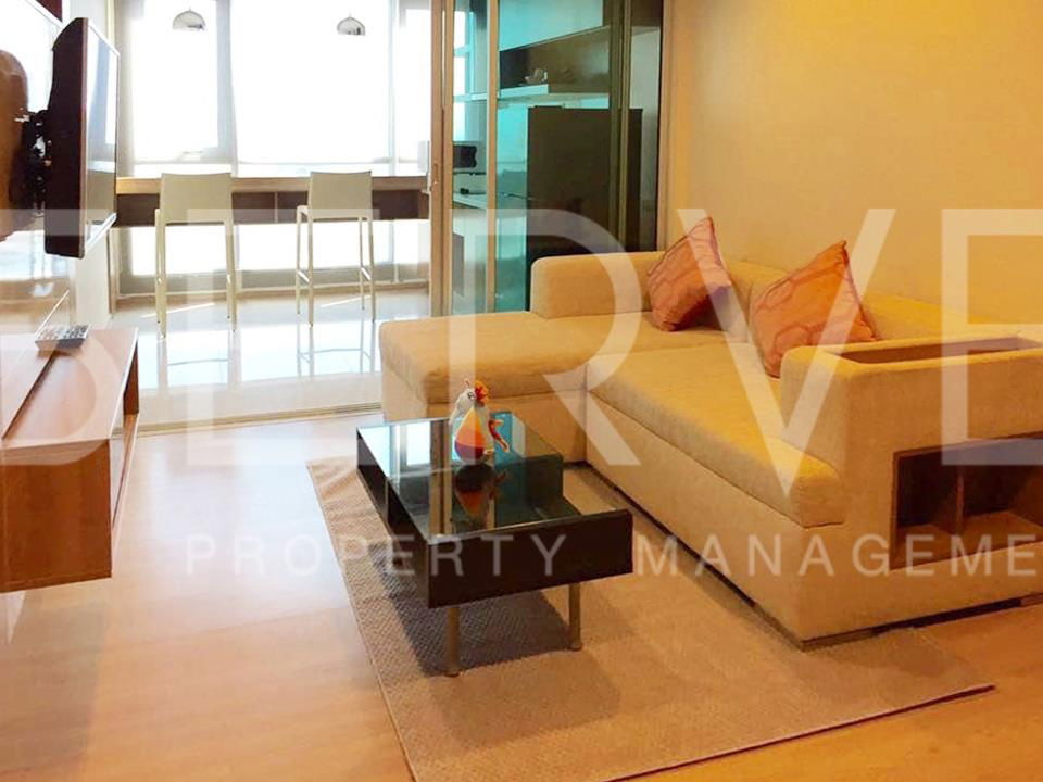 Large Room 1 Bath with Bathtub High Fl. 20+ Good Location BTS Saphan Taksin station 340 m. at Rhythm Sathorn Condo / For Rent