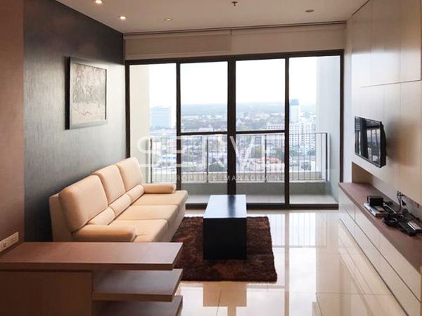 1 Bed 1 Bath with Bathtub Nice View Good Location BTS Phrom Phong 800 m. At Condo The Emporio Place / Condo For Rent