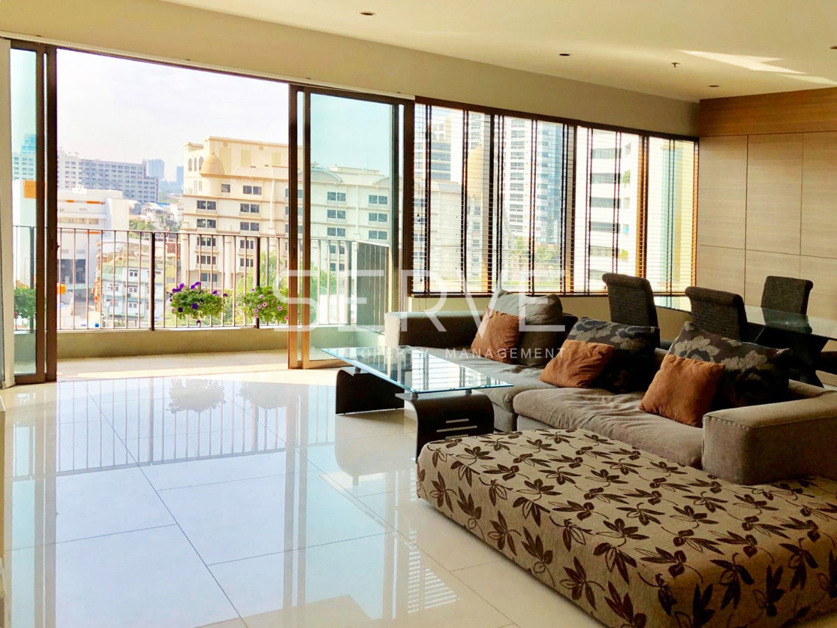 Large Room 3 Beds 4 Baths with Bathtub 160.92 sq.m. Close to BTS Phrom Phong 800 m. at The Emporio Place Condo / For Rent