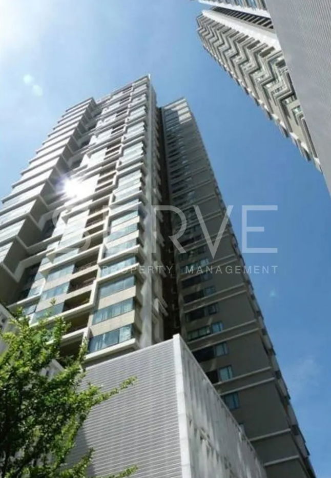 1 Bed 1 Bath with Bathtub Nice View Good Location BTS Phrom Phong 800 m. at The Emporio Place Condo / Condo For Rent