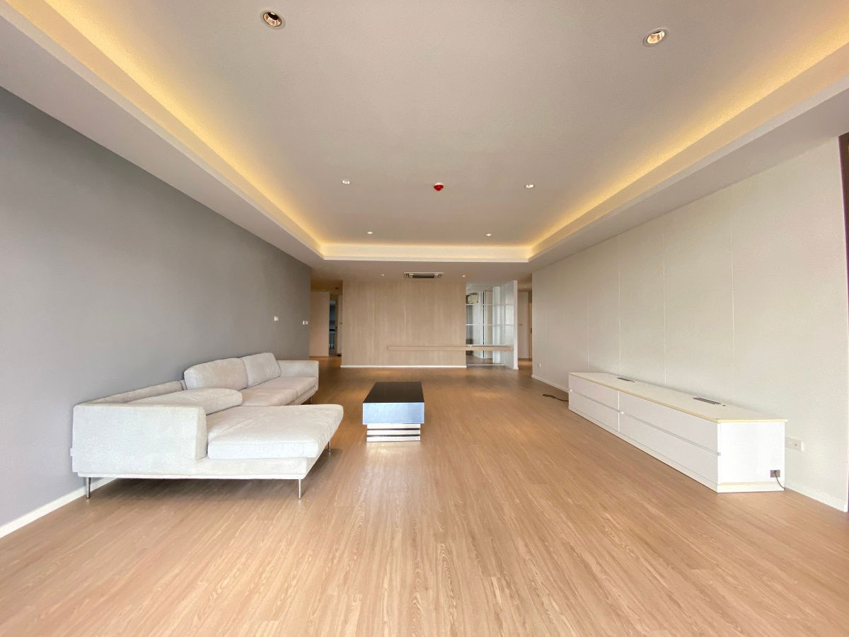 LTHC9406 – La Cascade FOR RENT size 290 sq.m. 4 beds 3 baths near BTS Ekkamai Station ONLY 140k/Month