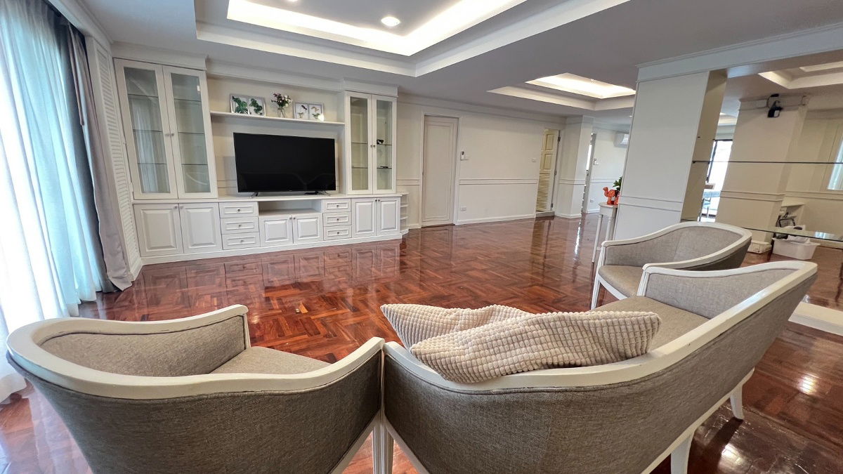 M Towers Sukhumvit 35，低层公寓出租，2 间卧室，150 平方米，4 楼，靠近 BTS Phrom Phong 站