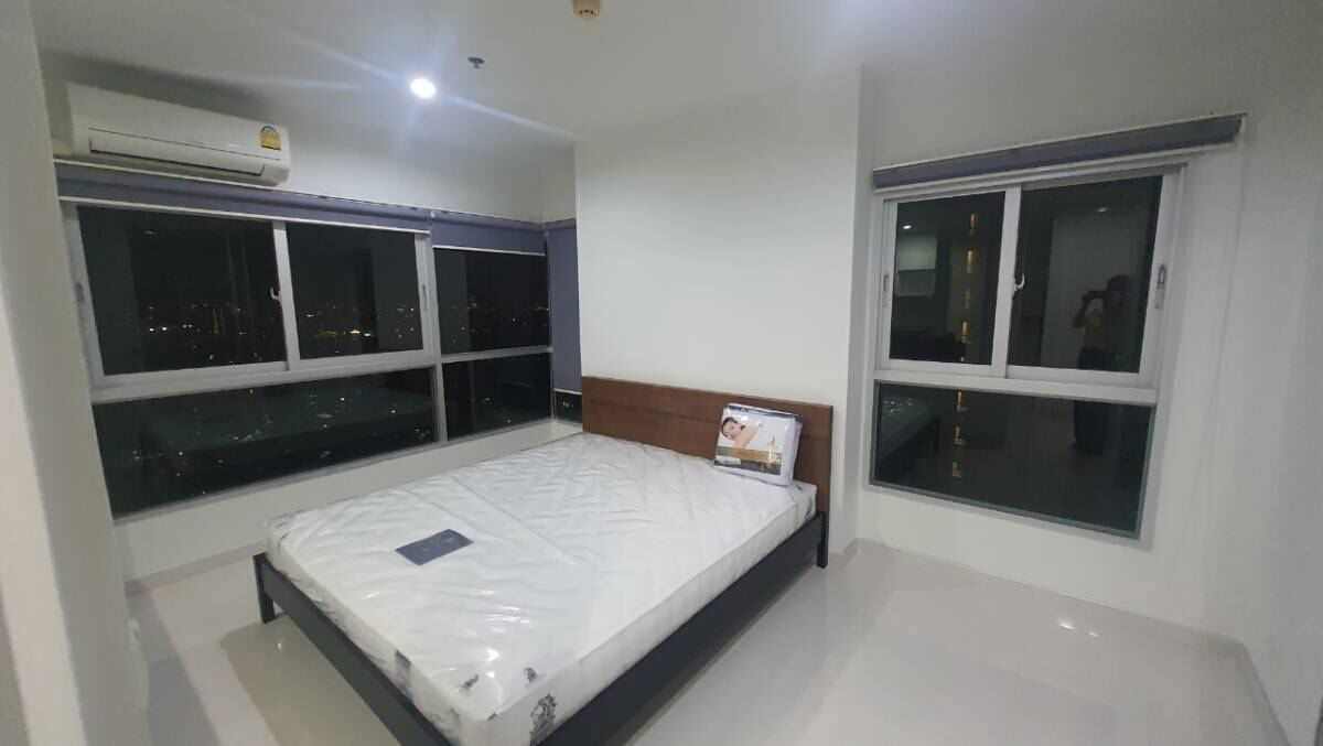 LINE @condorental for rent the room at The Parkland Taksin - Thapra