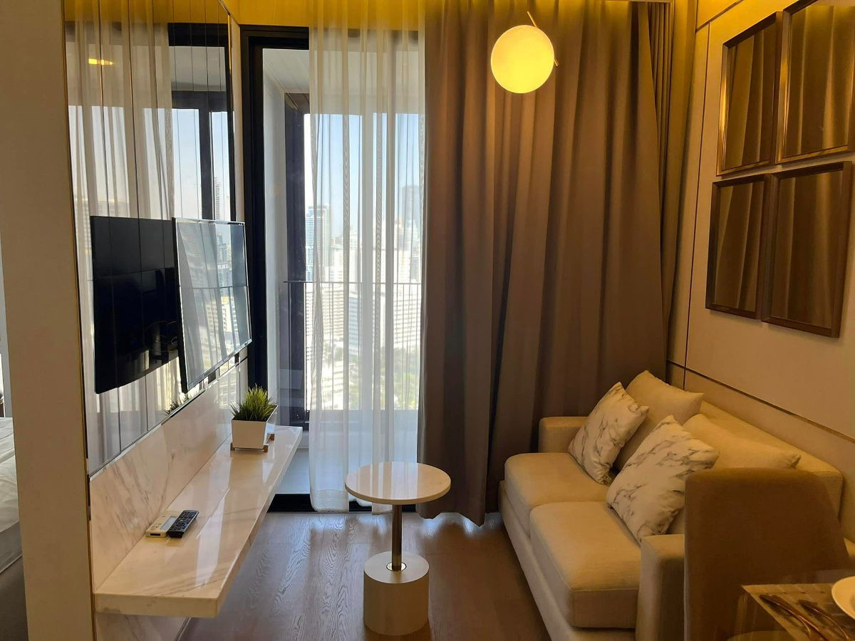 !! Ashton Chula Samyan, special price 30,000 baht/month, 1 bed, 29th floor, city view, size 36 sq m., 100 m from near MRT Samyan and BTS Saladaeng.
