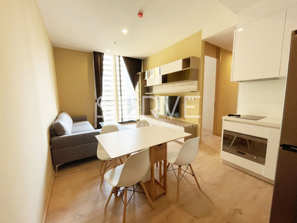 🔥热门价格 45K🔥 2 床大房间，位置优越，靠近 BTS Asok 和 MRT Sukhumvit 550 m。