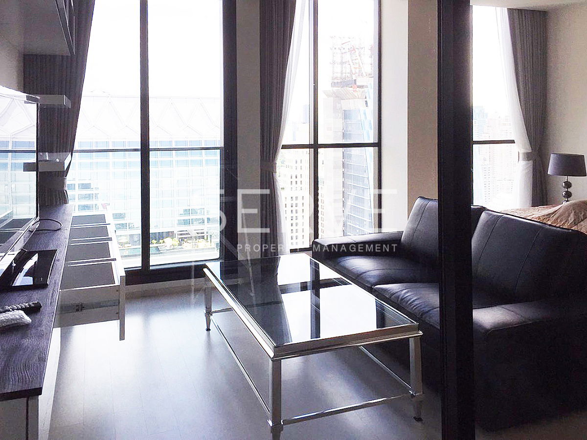 Studio with Partition on High Fl. 35+ Nice & Bright Room in Ploenchit Area Next to BTS Phloen Chit at Noble Ploenchit Condo / For Rent