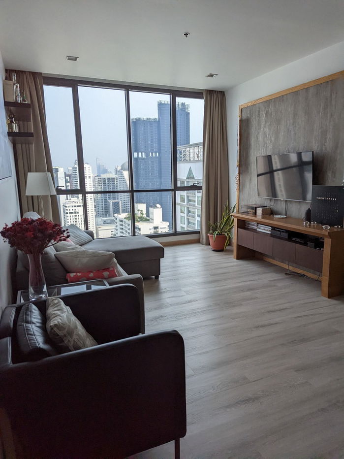 BTS Nana အနီးရှိ Hyde Sukhumvit 13 ထပ်မြင့် ငှားရန်ရှိသော City view 2 Bed 2 Bath ၊