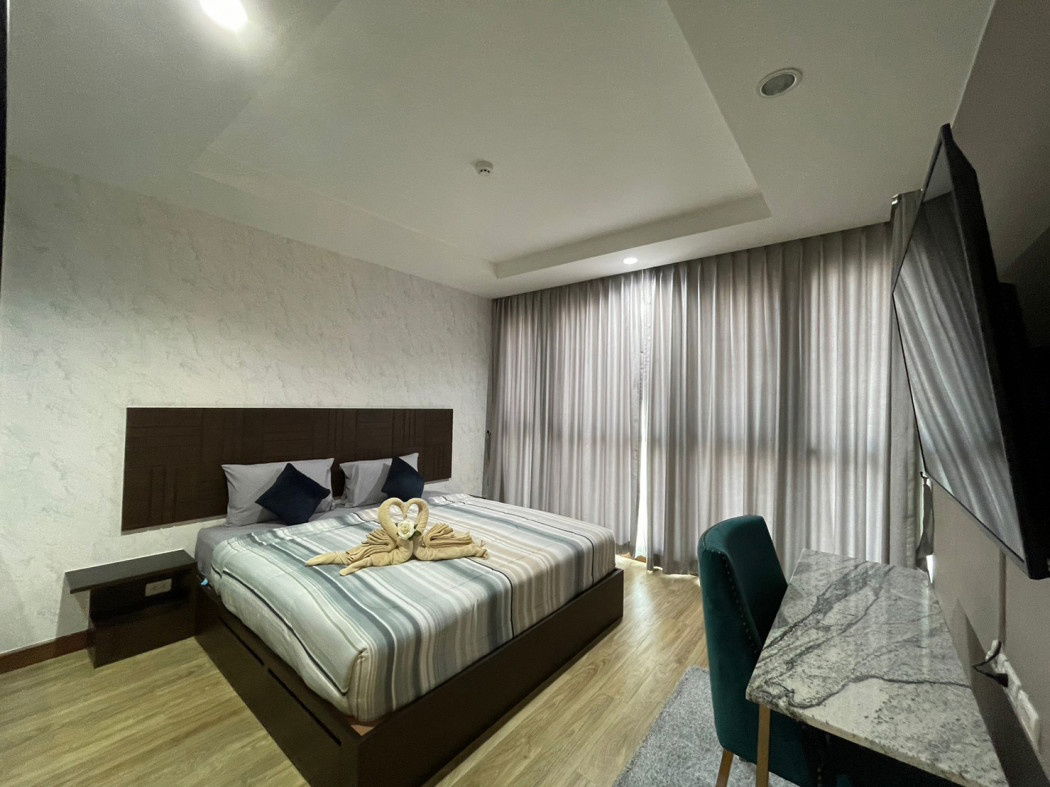 Condo for rent Ladda Plus 48 sq m good location fully furnished sea view, close to community areas convenient travel.