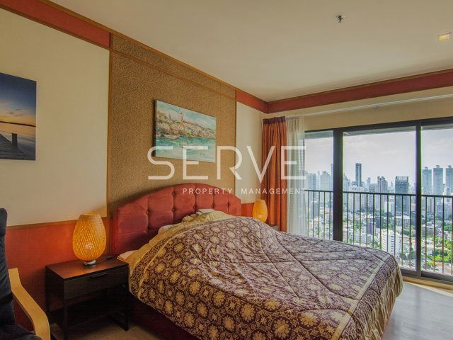 2 เตียงพร้อมอ่างอาบน้ำบนชั้น Super High