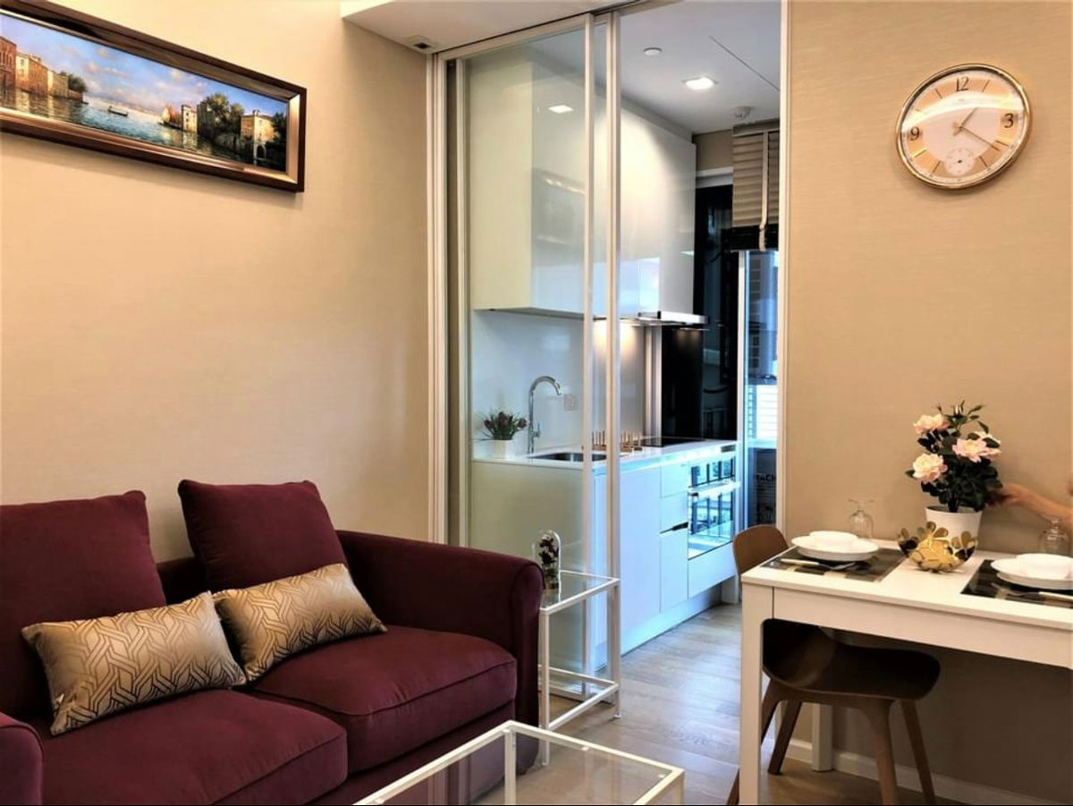 Available!!  The Saint Residences (Near MRT Phahon Yothin) LineID : @Habitant (with@ Ahead)