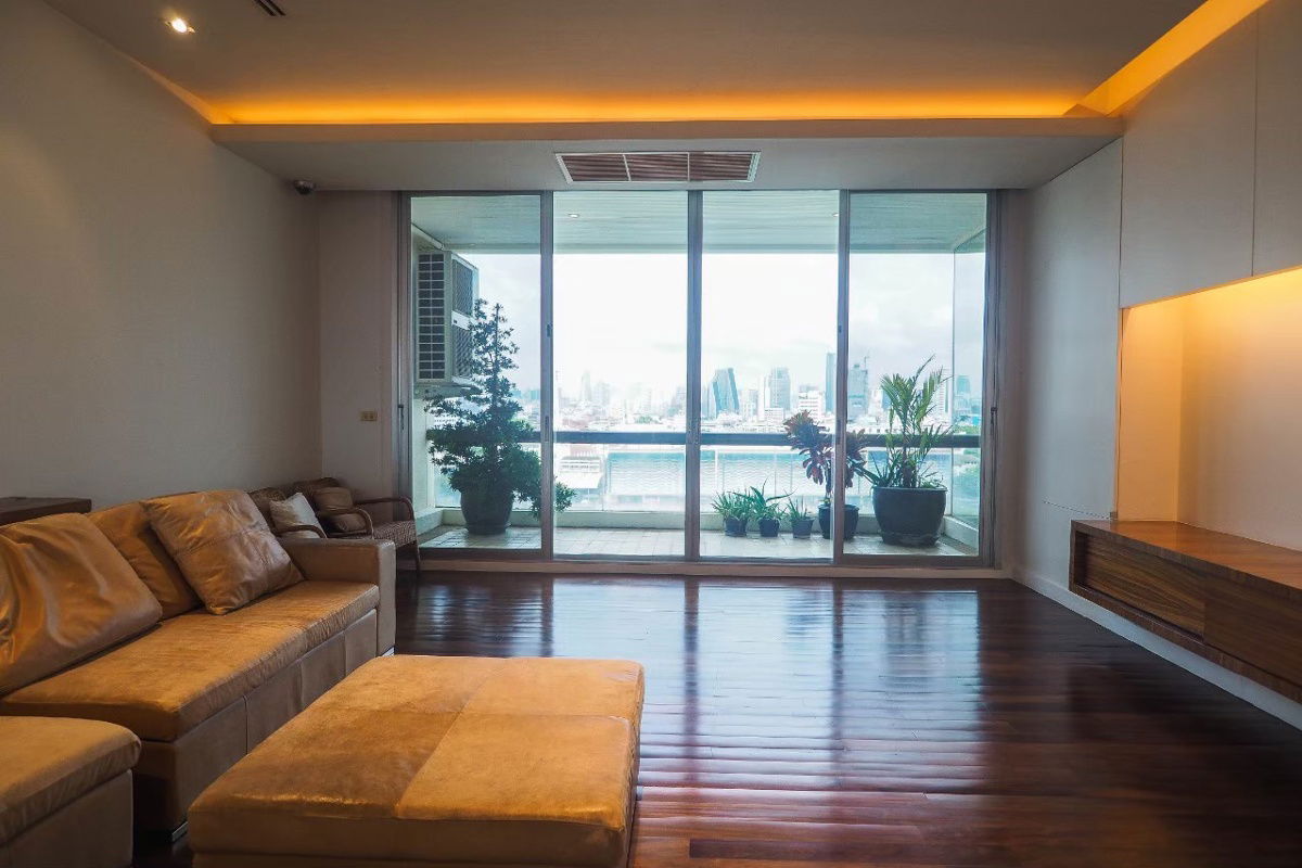 ♠♥Agent Post♦♣For rent,River House Condominium,1449/32,8th floor,Building A,3 bed,3 bath, 200 sq m.,for rent 70,000 baht/month,1 year rental contract.