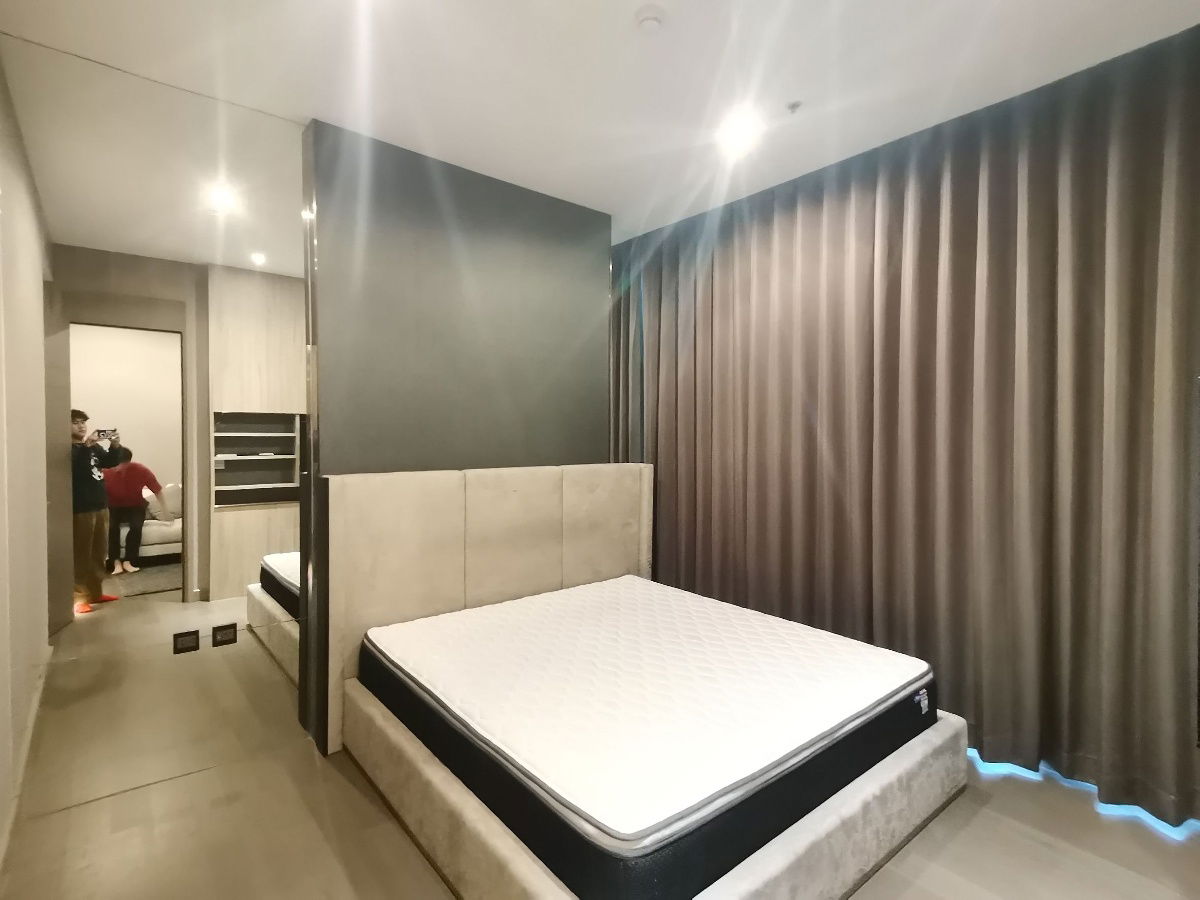 The Esse Singha Complex, A Luxurious Condominium 0 Meter from Metro Station. Spacious  1 Bedroom with 48  sqm size.Ready to move in