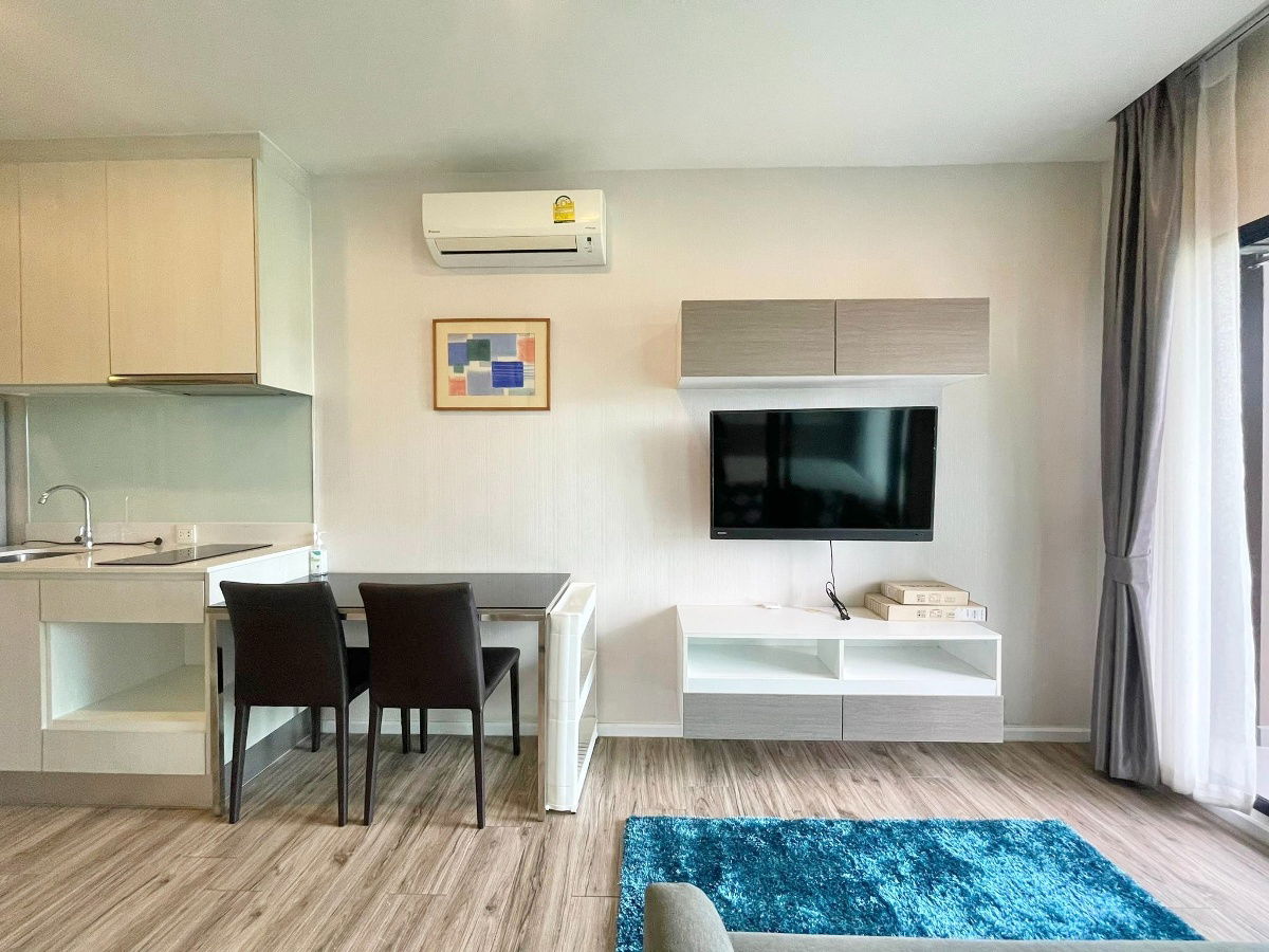 တောင်တန်းမြင်ကွင်း ငှားရန်ရှိသော Knightbridge Sriracha