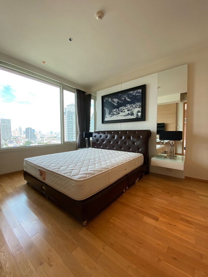 G7829💛中国客户，请加微信。(在联系方式的旁边)For rent The Empire Place Line ❤️💜@condopremium💜❤️