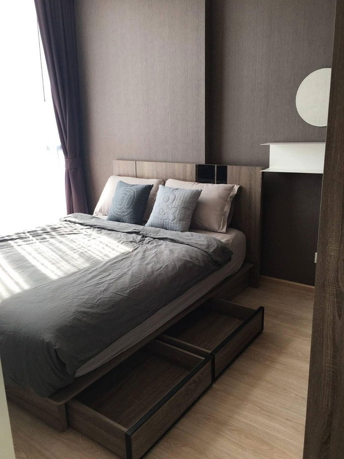 R513 Condo for rent Noble Revolve Ratchada1, beautiful room, convenient travel, fully furnished, ready to move in. There is a washing machine.