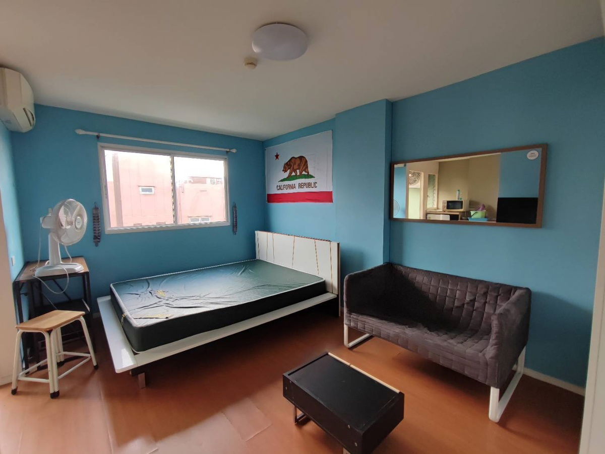 For rent, clean, in the first building, A1, very close to the walk, balcony view of the villa, new mattress, fully furnished.