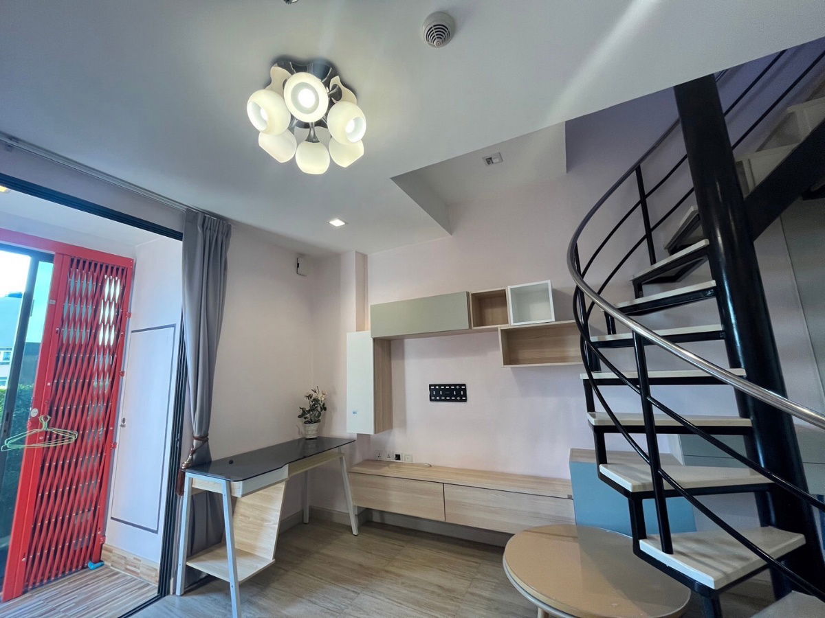 出租 Ideo Mobi Sathorn 6,7 楼面积 42 平方米。