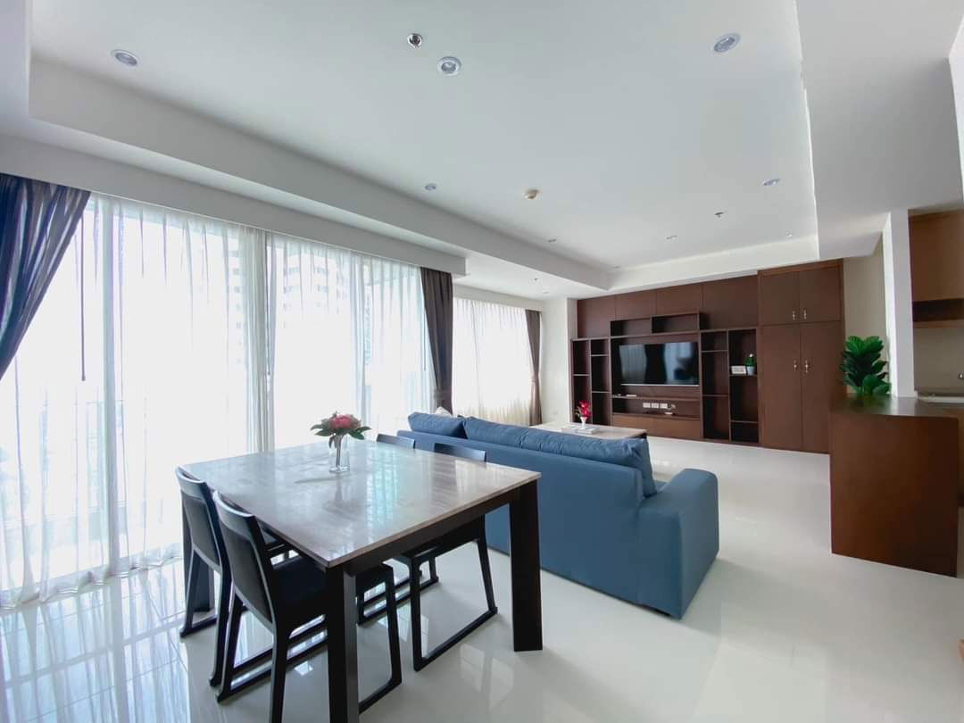 Condo The Emporio Place for rent, 2 bedrooms, 3 bathrooms, beautiful room, fully furnished, ready to move in, near BTS Phrom Phong.