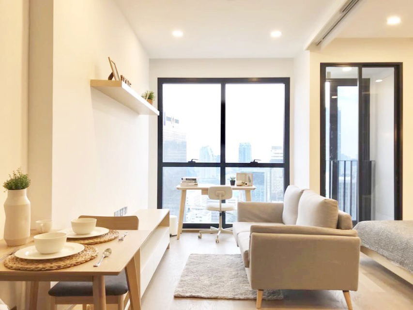 Studio Large Room Good Location MRT Sam Yan 180 m. and Samyan Mitrtown Mall at Ashton Chula-Silom Condo / For Rent