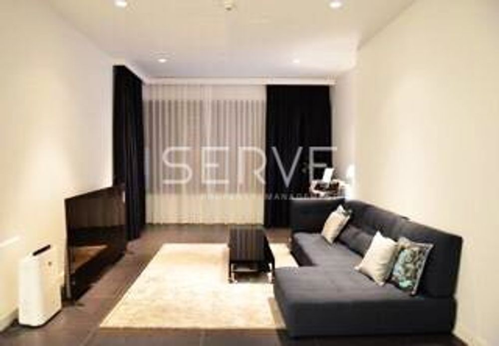 Large Room 2 Beds with Bathtub 107.96 Sq.m. High ceiling (3 m.) Good Location BTS Ratchadamri 300 m.-185 Rajadamri (185 ราชดำริ)