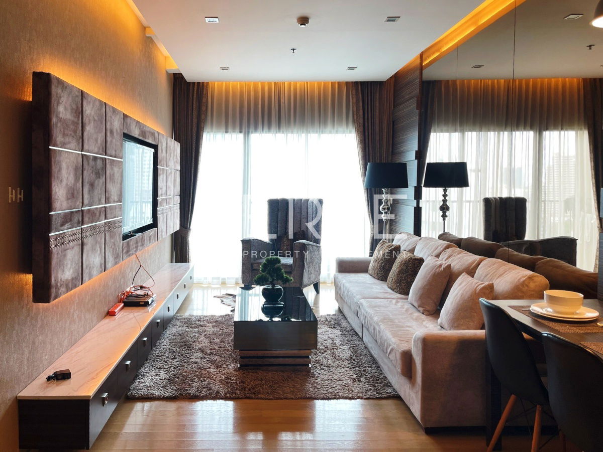 Nice Decorate 1 Bed with Bathtub Large Room Good Location Close to BTS Phrom Phong 200 m. at Noble Refine Condo / For Rent