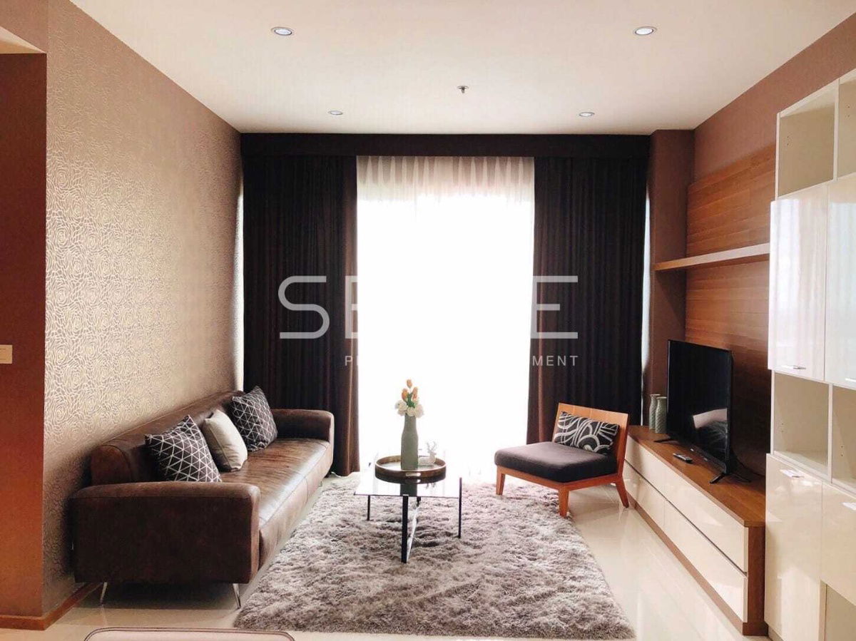1 Bed with Bathtub Super High Fl. 30+ Nice Room & Nice View BTS Phrom Phong 800 m. at The Emporio Place Condo / For Rent