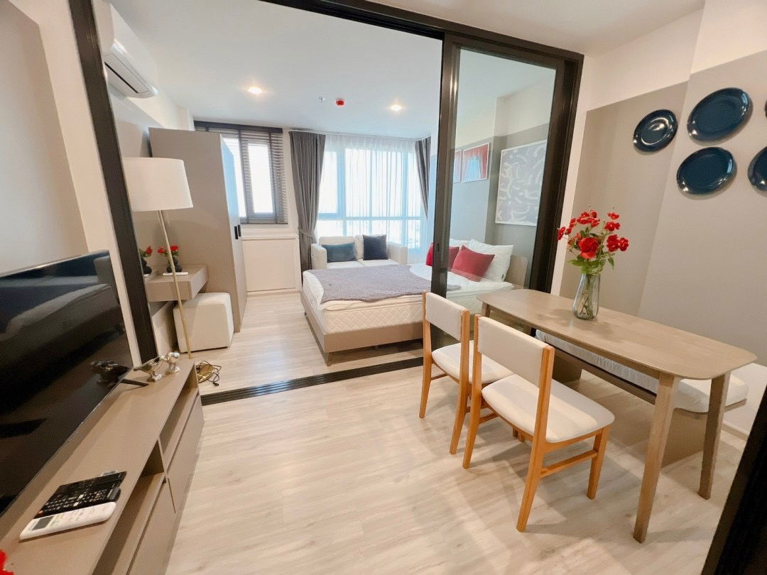 Condo for rent XT Huaikwang, complete furniture and electrical appliances. There are many rooms, very beautiful rooms.