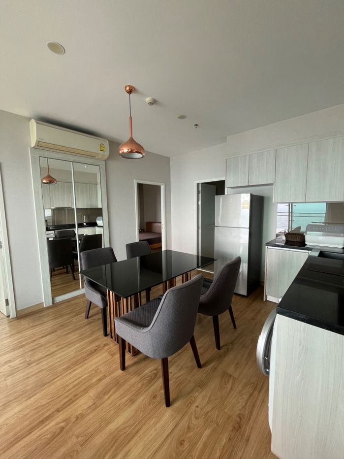 33rd floor, 2 bedrooms, 2 bathrooms, 180 degree sea view, size 70 sq m., complete furniture/electrical appliances, only 25,000 baht/month!!!