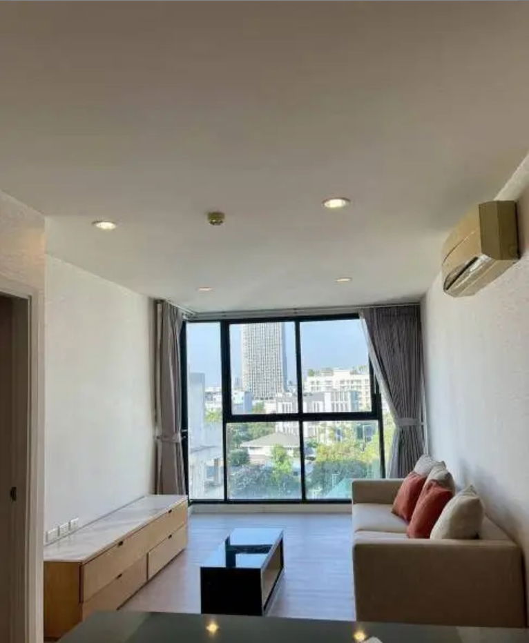 Maestro 12 68 sq.m. 2 Bed 2 Bath 37,999B Eng 中 日 Please add LINE ID @806qphgn o8415o5483