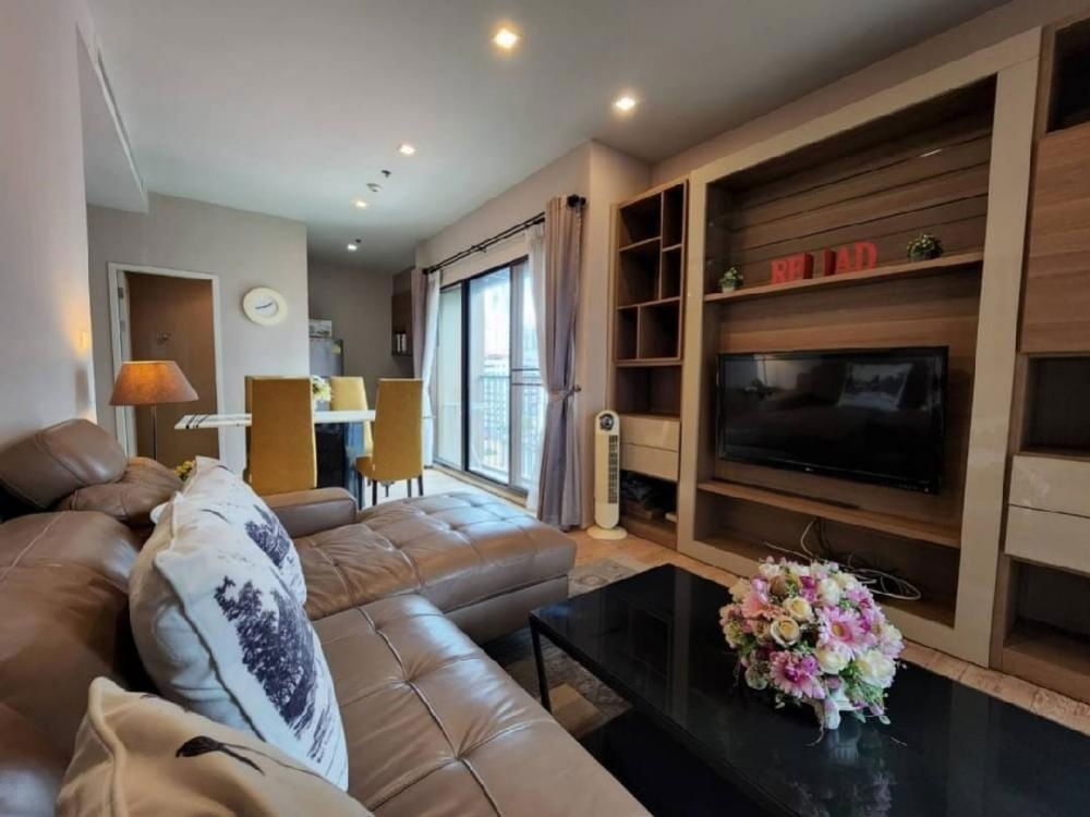 尊贵精致，楼层：10，面积：72 平方米。