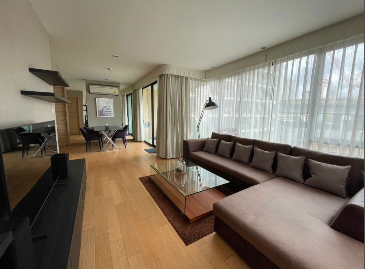 Rent O2 Hip 2 bedrooms, beautiful furniture near BTS Ploenchit. Interested in Atline.@841qqlnr