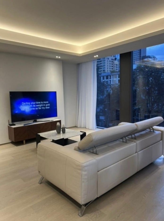 For rent Tonson One Residence, beautiful, luxurious, fully furnished, near BTS Chidlom, if interested contact Line @841qqlnr