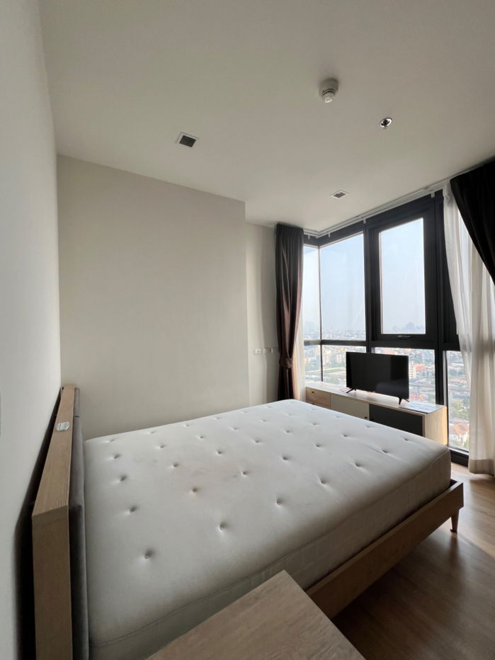 For Rent📍The Base Garden Rama 9 Coner room🔰Line : p.ppry