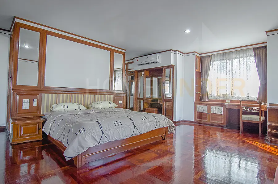 The Residence 26 4 bedrooms, for rent