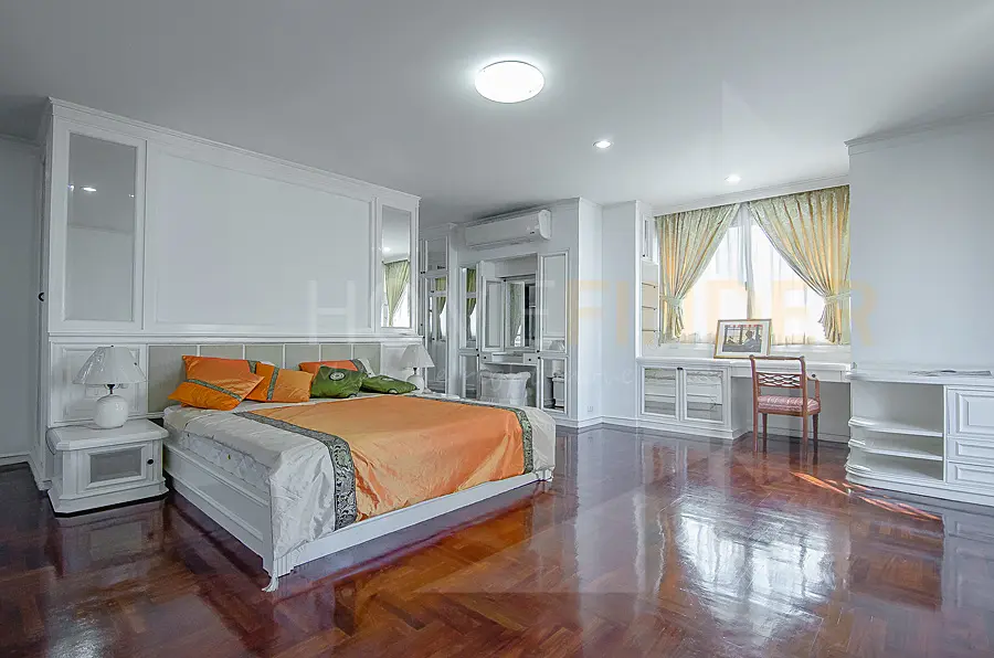 The Residence 26 4 bedrooms, for rent