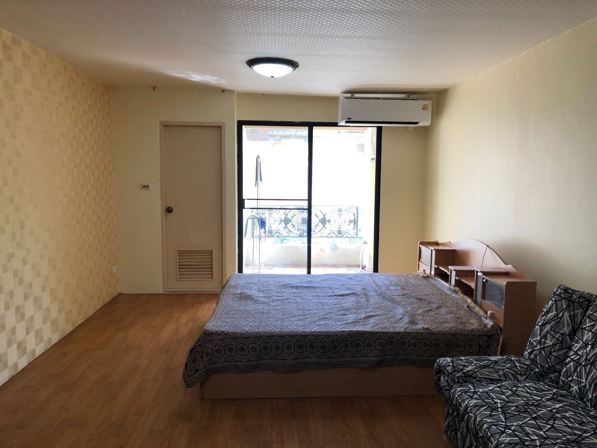 带家具的单间公寓 D 栋，5 楼（1 楼 7-11 便利店）出租/出售 Champs Elysees Tiwanon 公寓